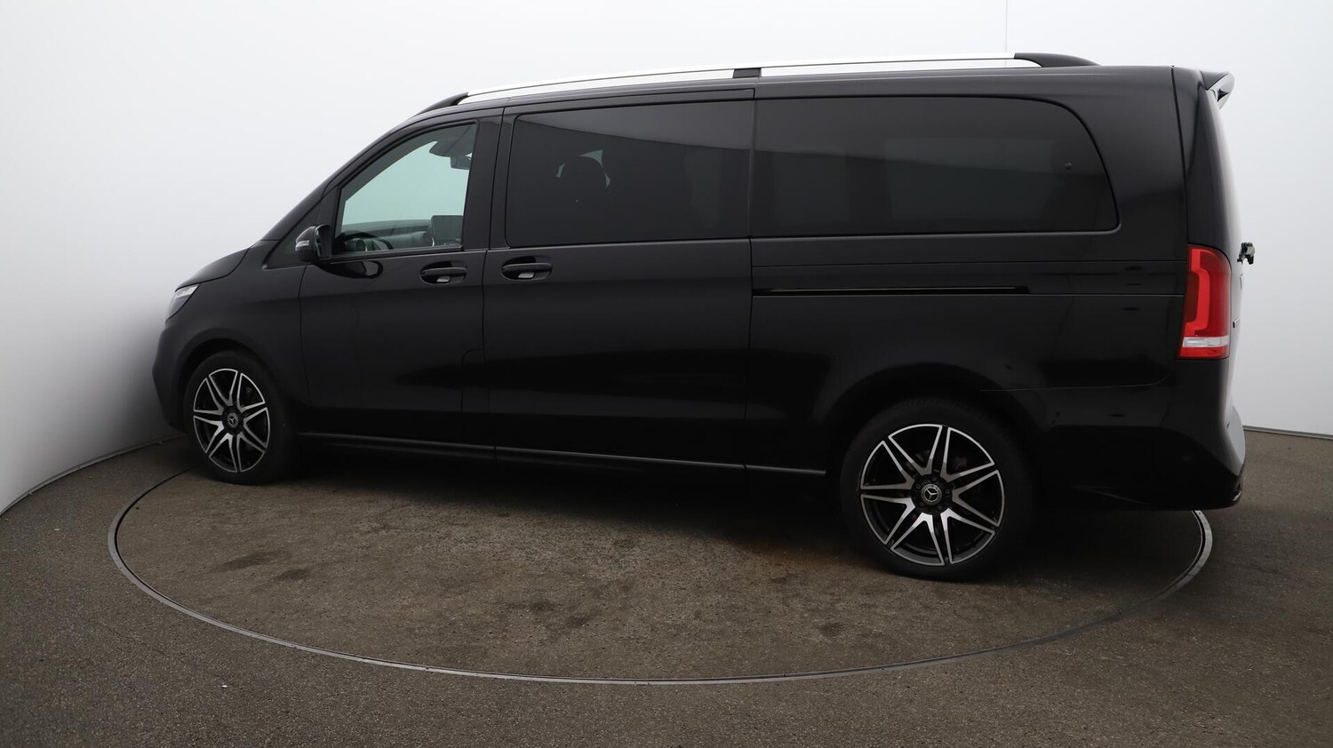 Used Mercedes-Benz V-Class 2023 for sale - 76381225: Photo 48