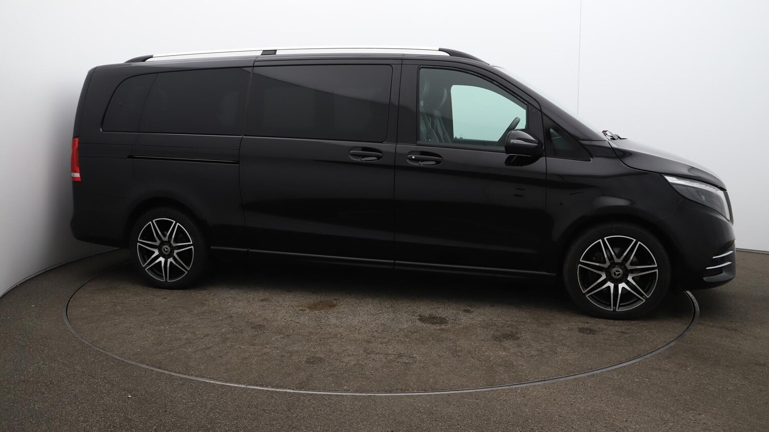 Used Mercedes-Benz V-Class 2023 for sale - 76381225: Photo 49