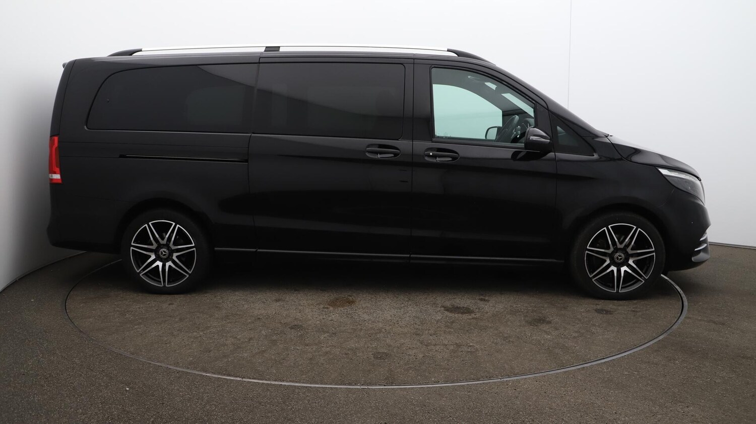Used Mercedes-Benz V-Class 2023 for sale - 76381225: Photo 50