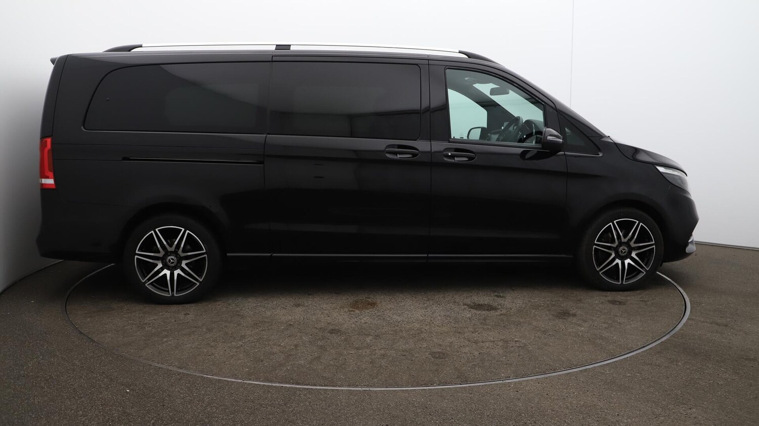Used Mercedes-Benz V-Class 2023 for sale - 76381225: Photo 51