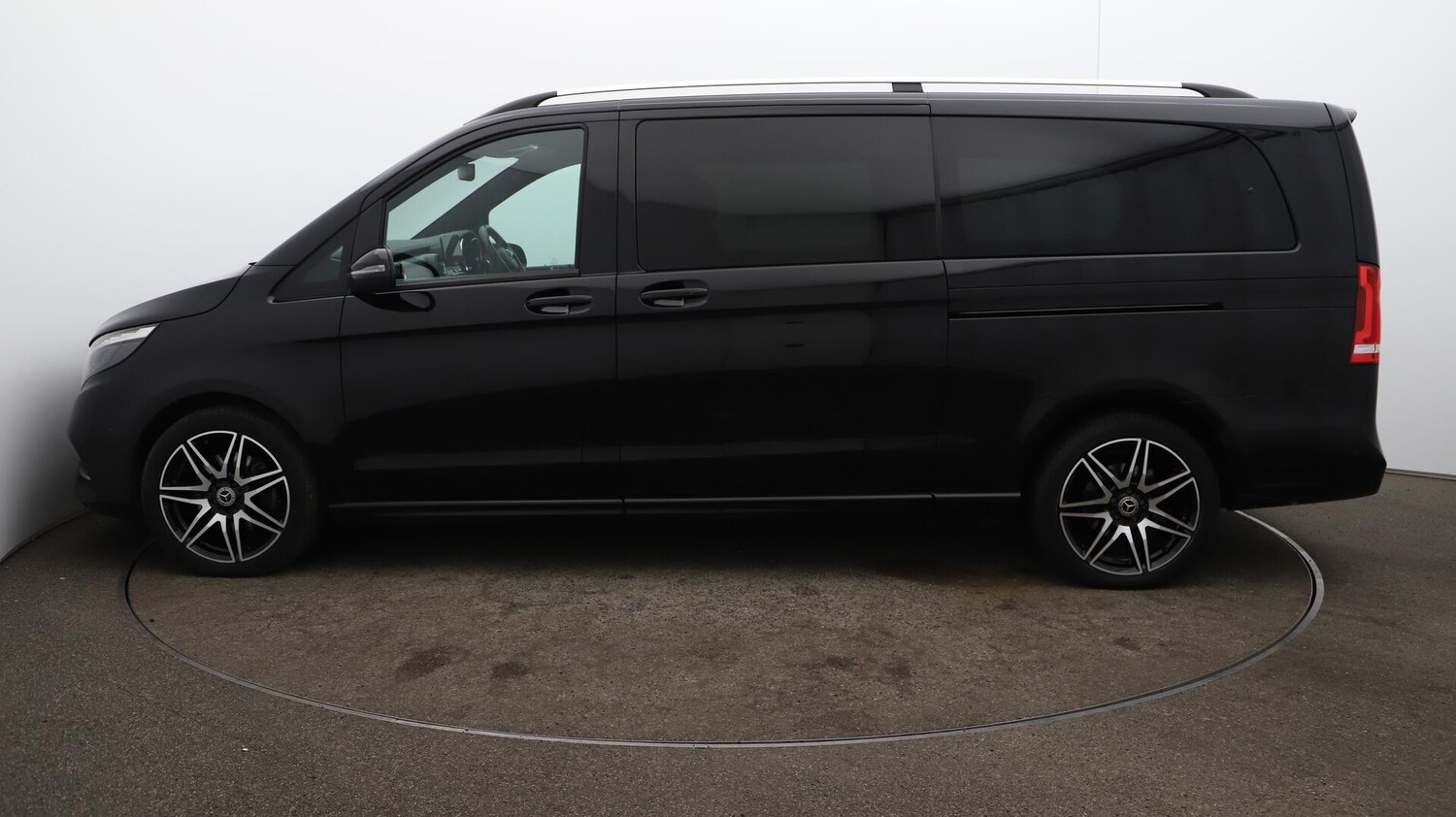 Used Mercedes-Benz V-Class 2023 for sale - 76381225: Photo 65