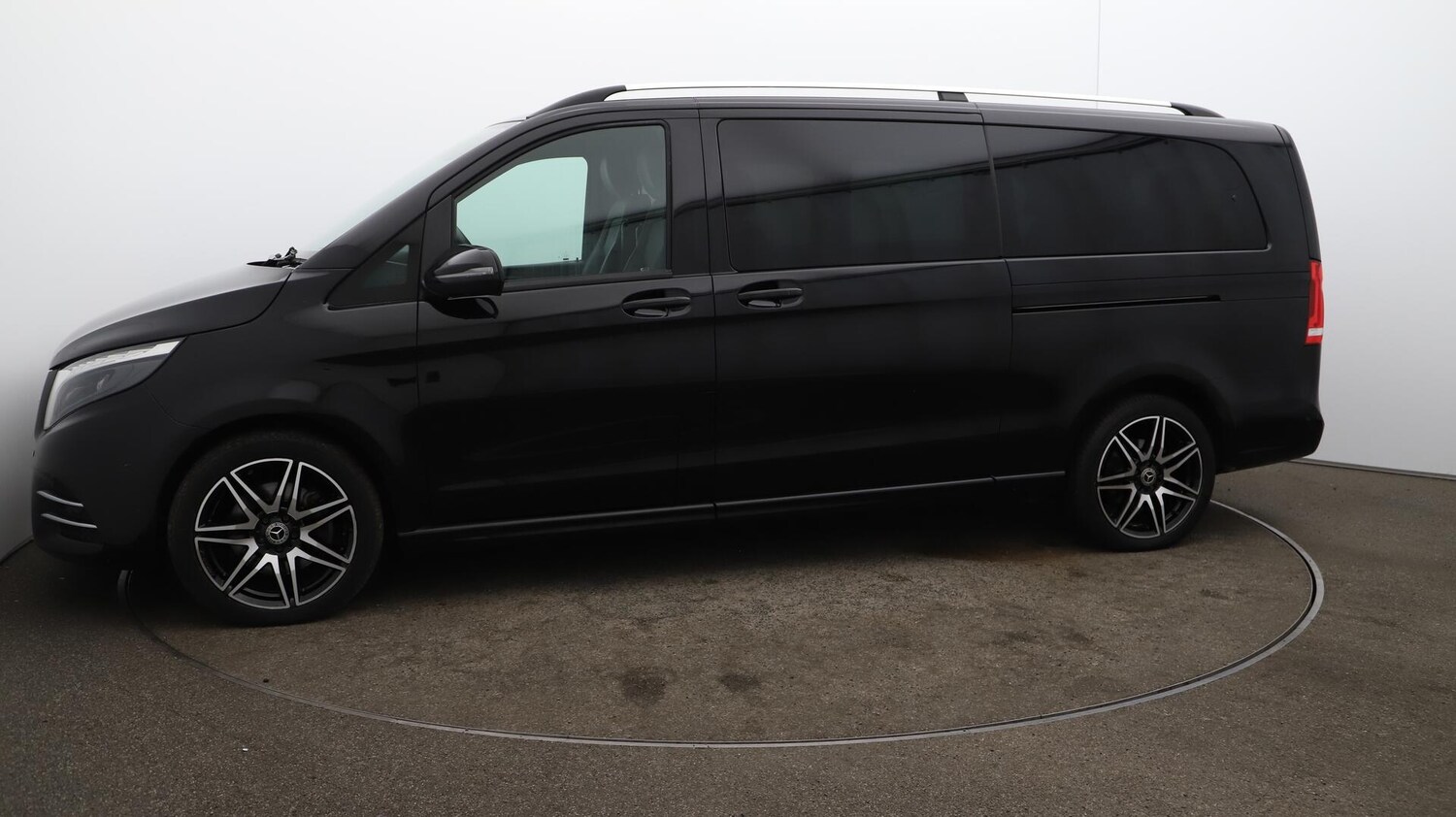 Used Mercedes-Benz V-Class 2023 for sale - 76381225: Photo 67