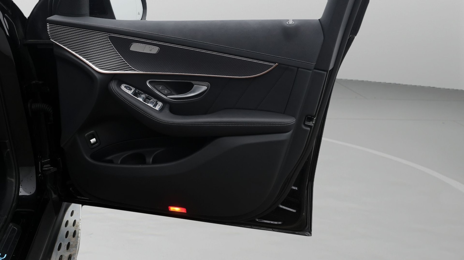 Used Mercedes-Benz EQC 2023 for sale - 77408820: Photo 15