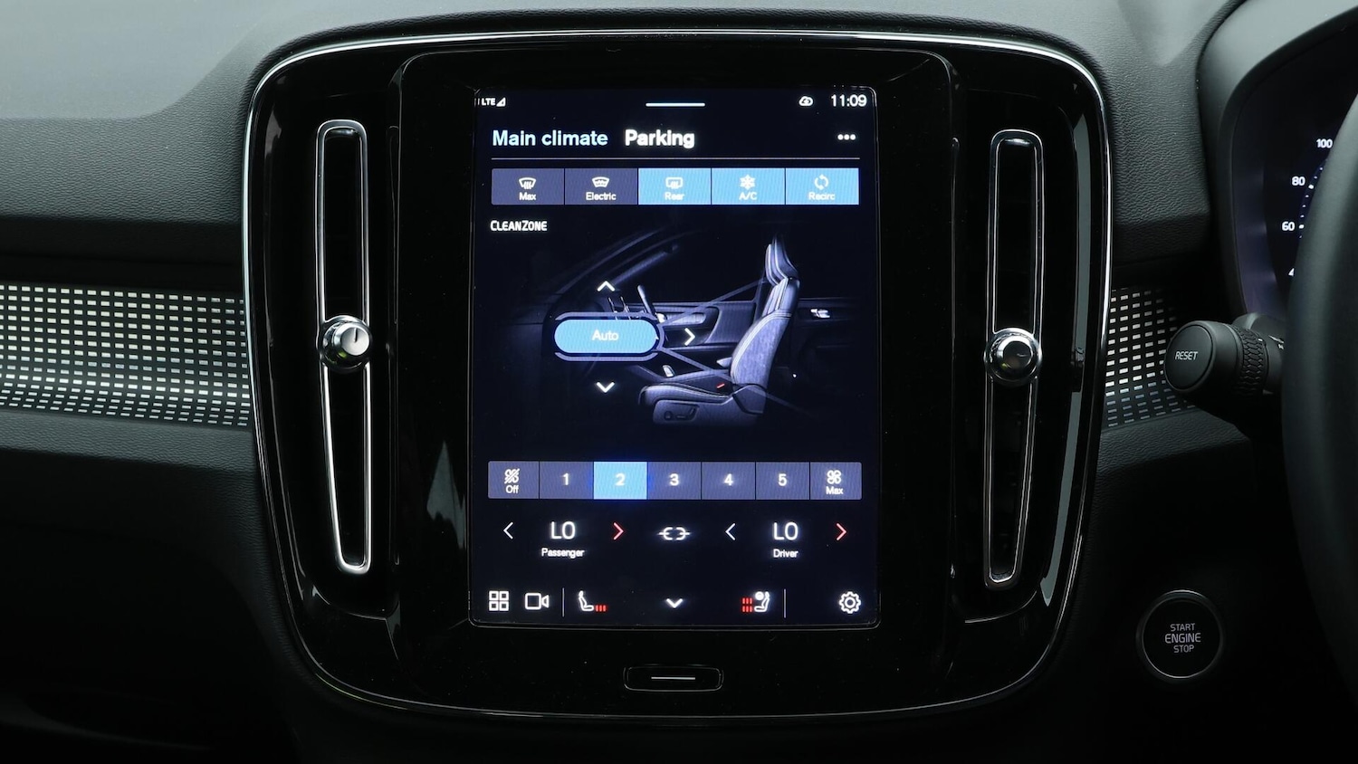 Used Volvo XC40 2025 for sale - 76765391: Photo 13