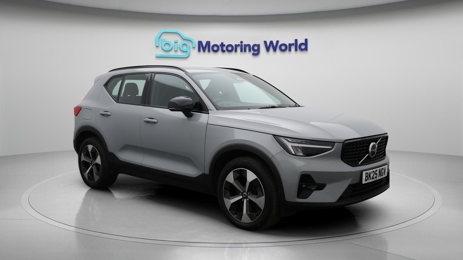 Used Volvo XC40 2025 for sale - 76765391: Photo 2