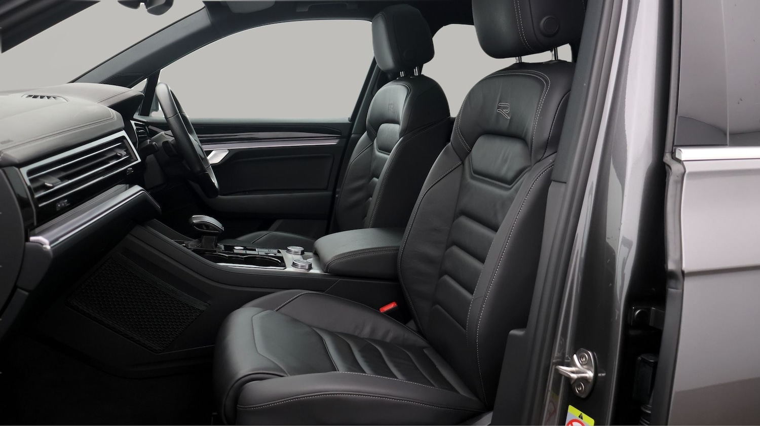 Used Volkswagen Touareg 2023 for sale - 77492306: Photo 14