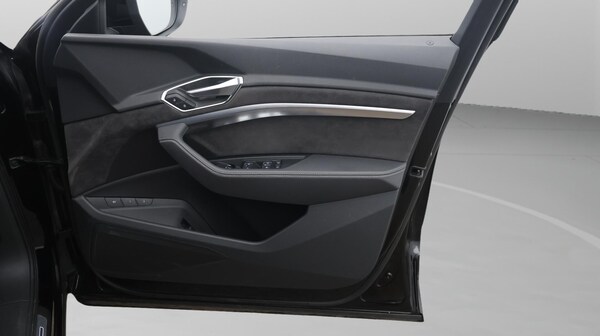 Used Audi e-tron 2021 for sale - 76317930: Photo 16