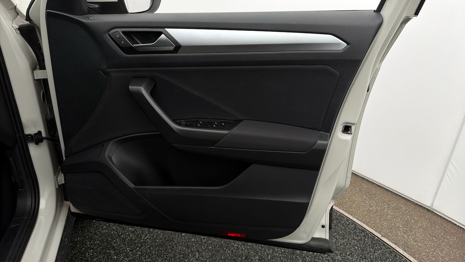 Used Volkswagen T-Roc 2023 for sale - 78196660: Photo 14