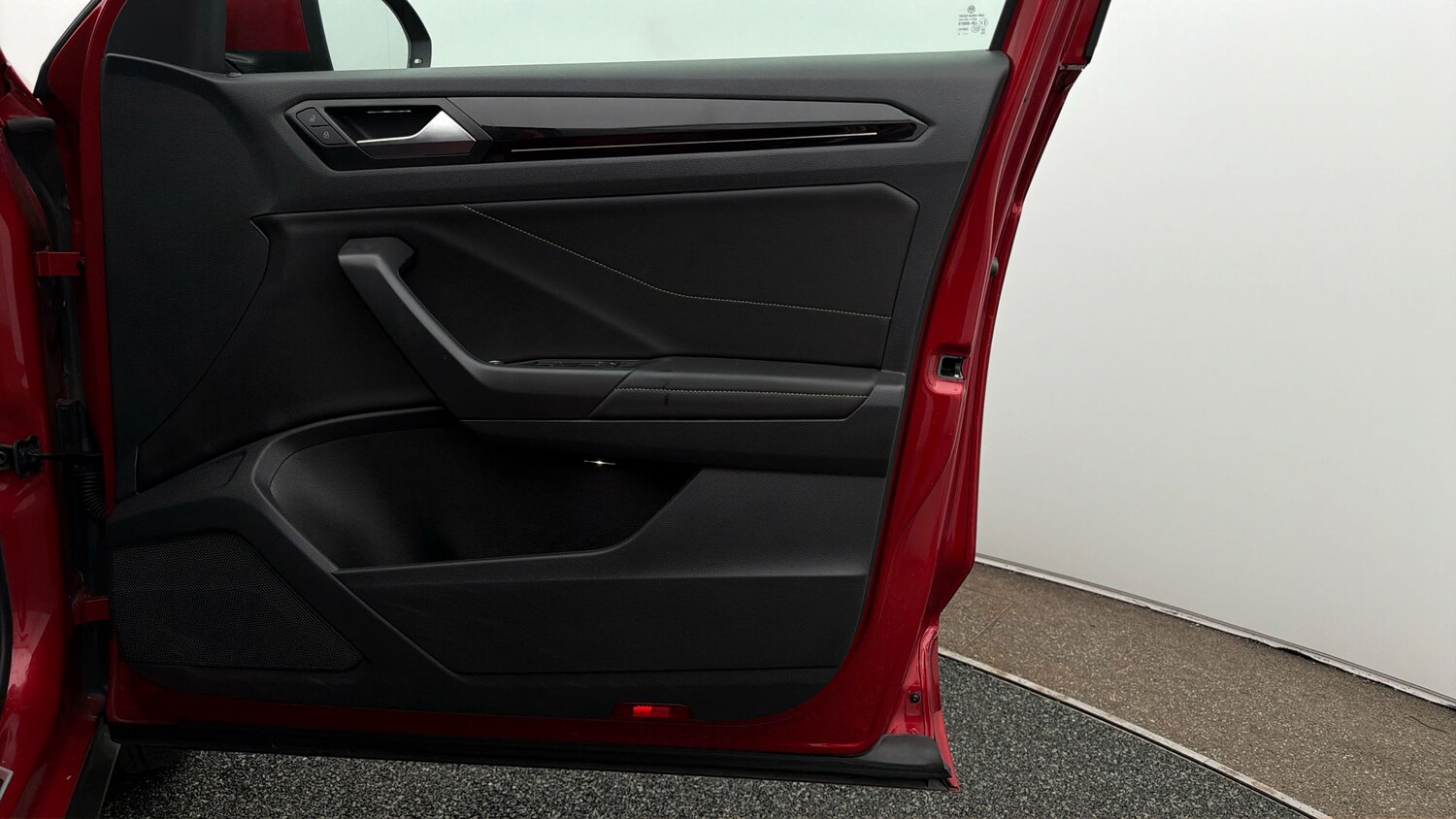 Used Volkswagen T-Roc 2023 for sale - 78159768: Photo 14