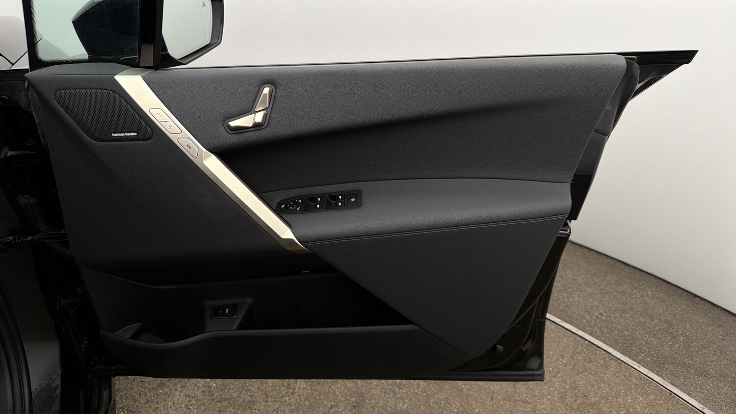 Used BMW iX 2022 for sale - 77946880: Photo 14