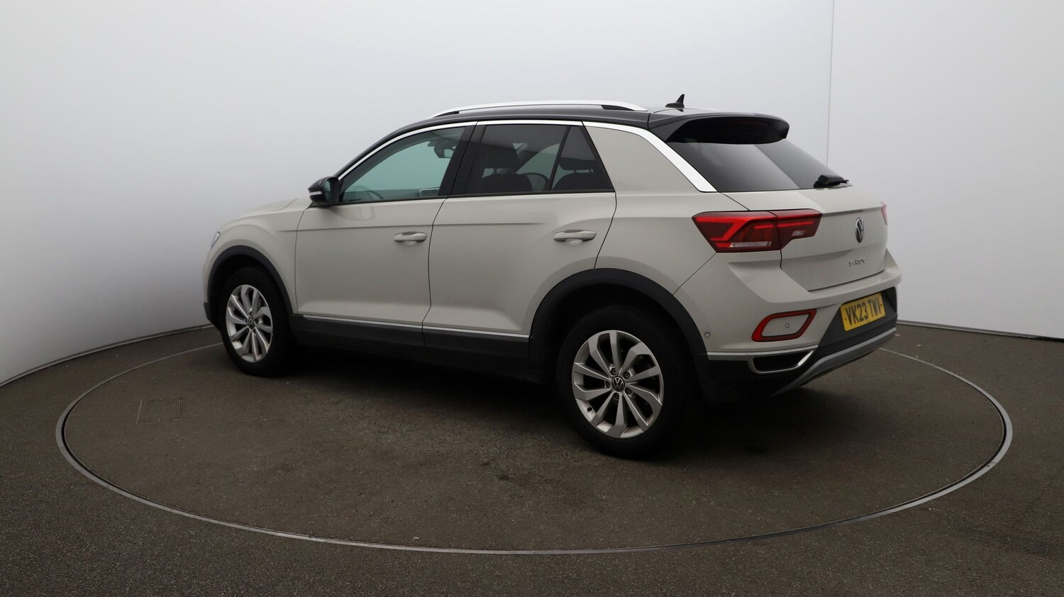 Used Volkswagen T-Roc for sale - 76809958: Photo 28