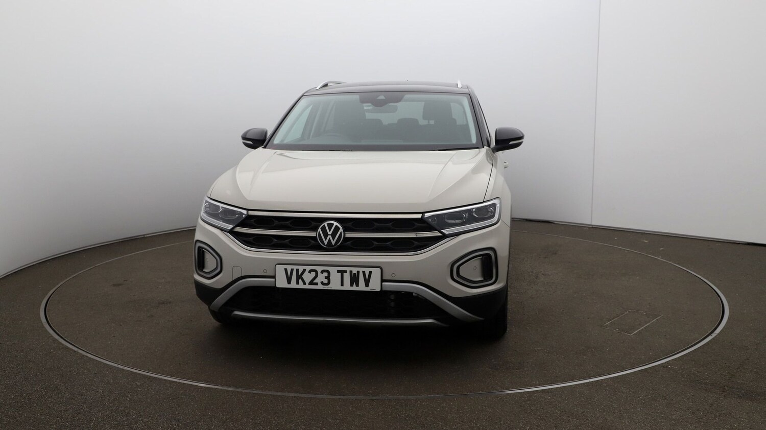 Used Volkswagen T-Roc for sale - 76809958: Photo 32