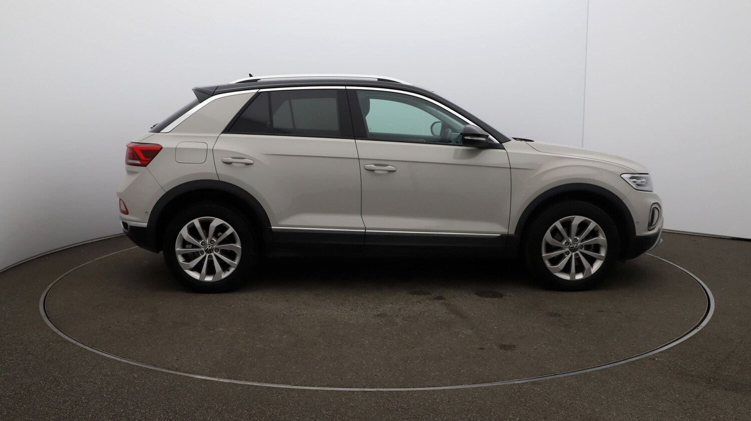 Used Volkswagen T-Roc for sale - 76809958: Photo 42
