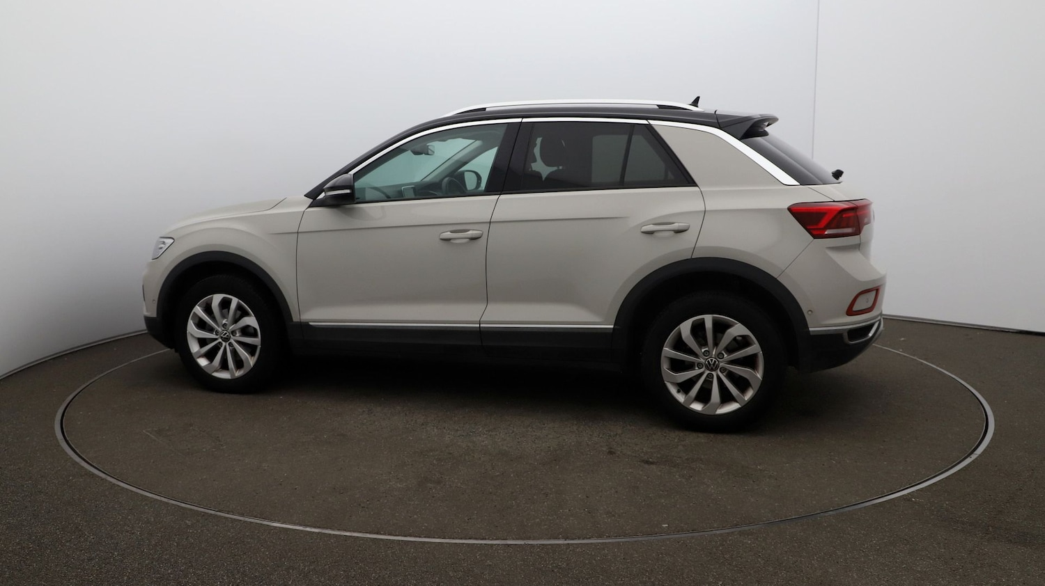 Used Volkswagen T-Roc for sale - 76809958: Photo 51