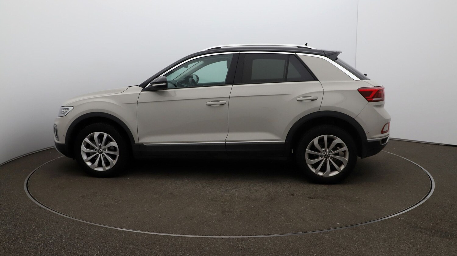 Used Volkswagen T-Roc for sale - 76809958: Photo 57