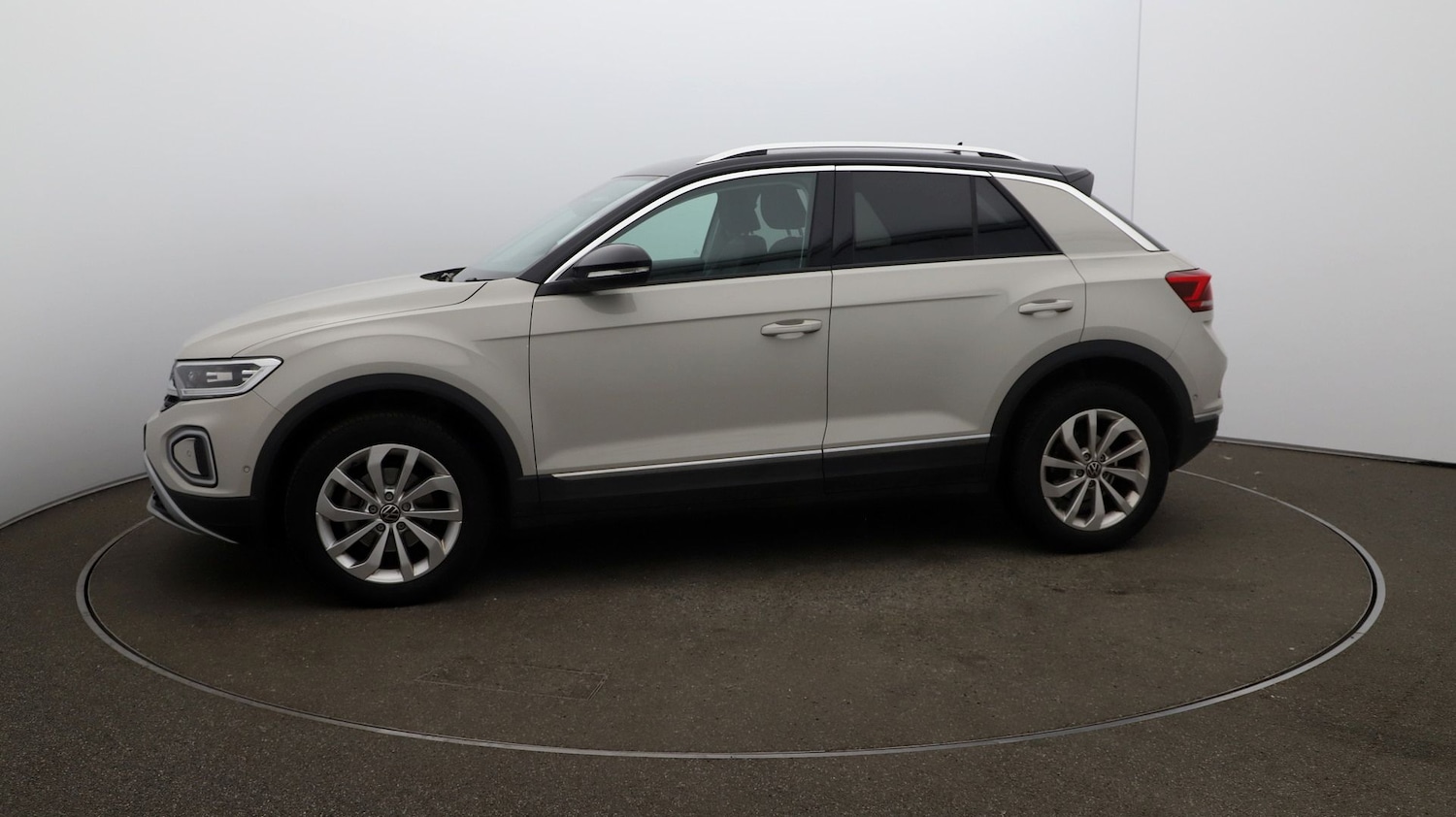 Used Volkswagen T-Roc for sale - 76809958: Photo 59