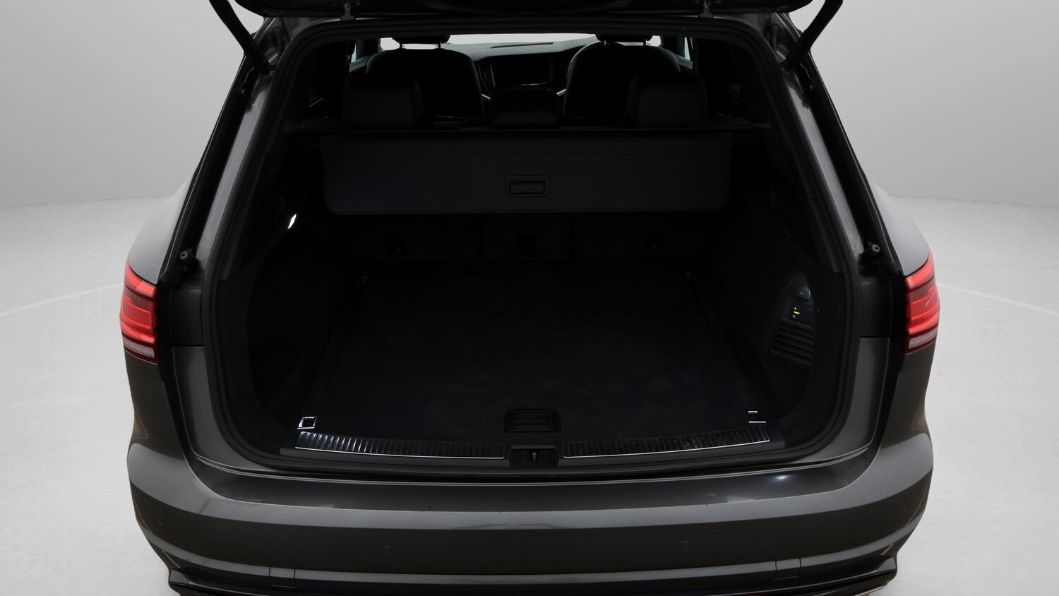 Used Volkswagen Touareg 2023 for sale - 77931432: Photo 17