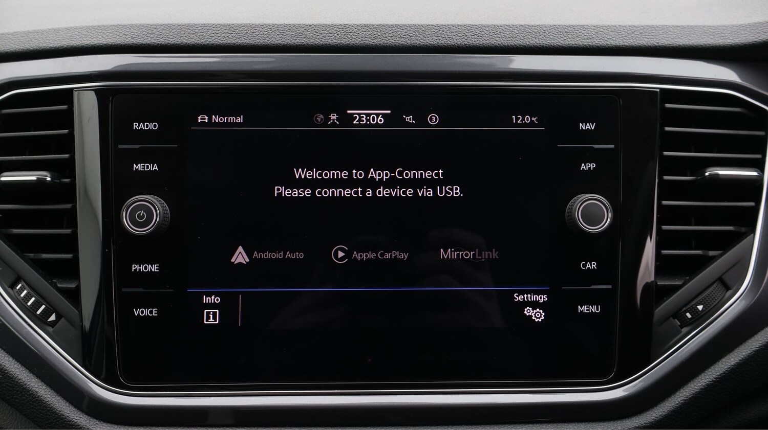 Used Volkswagen T-Roc 2021 for sale - 77931431: Photo 23