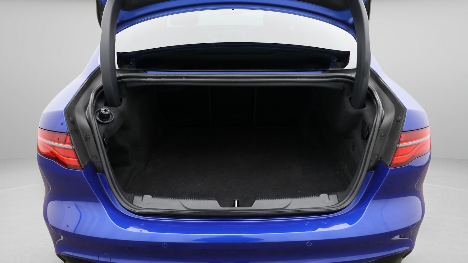 Used Jaguar XE 2020 for sale - 77760385: Photo 17