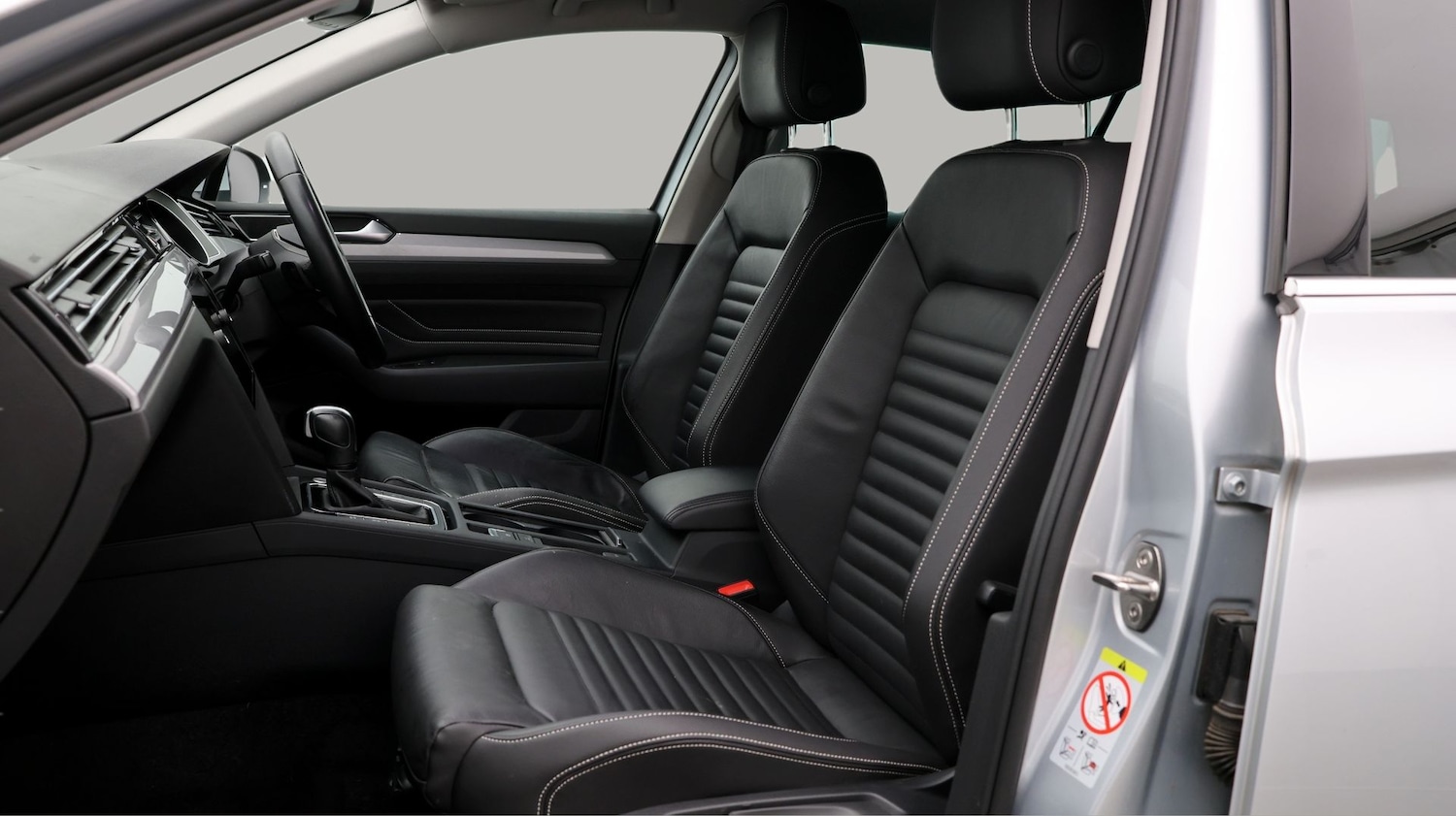 Used Volkswagen Passat 2023 for sale - 77675808: Photo 14