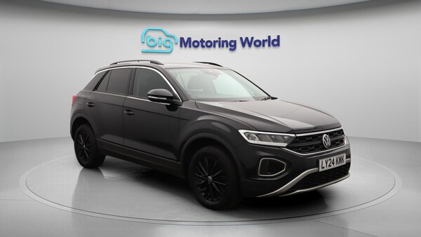 Used Volkswagen T-Roc 2024 for sale - 76109116: Photo 2