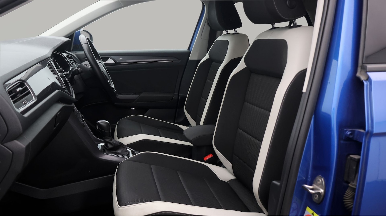 Used Volkswagen T-Roc 2021 for sale - 77608154: Photo 14