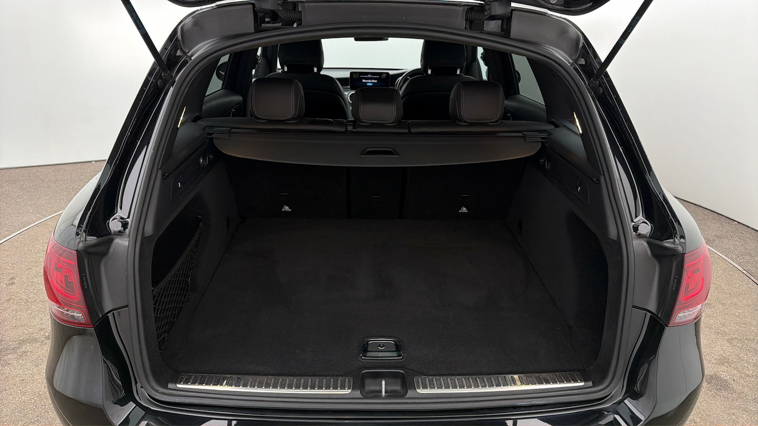 Used Mercedes-Benz GLC 2019 for sale - 77872381: Photo 16