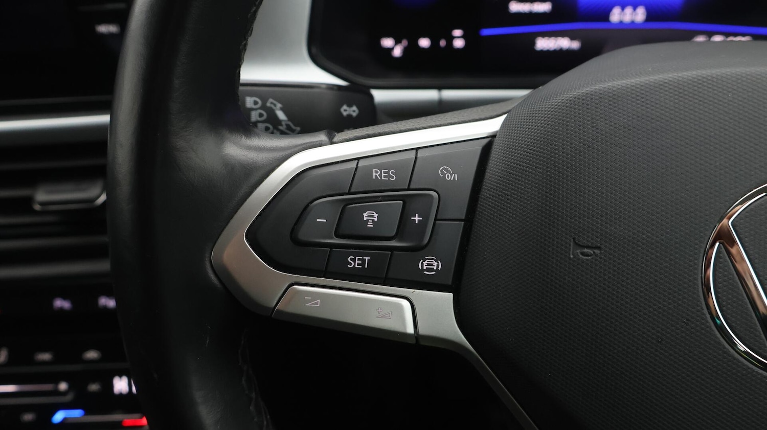 Used Volkswagen T-Roc 2023 for sale - 76658965: Photo 23