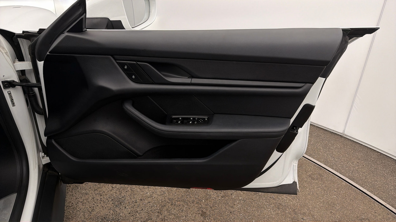 Used Porsche Taycan 2022 for sale - 78080456: Photo 14