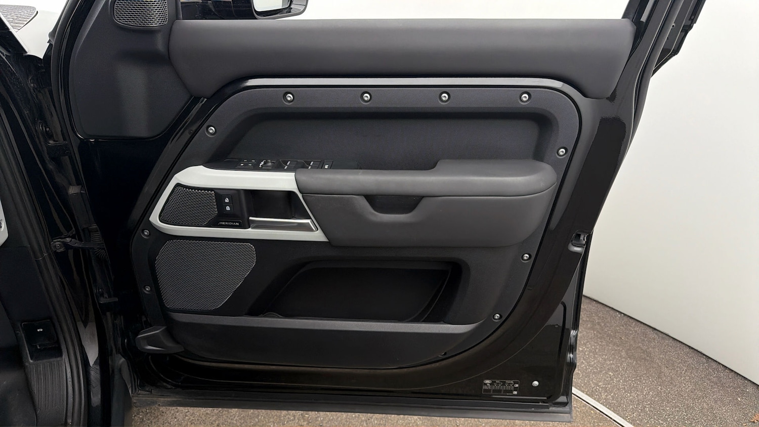 Used Land Rover Defender 2024 for sale - 77965766: Photo 14