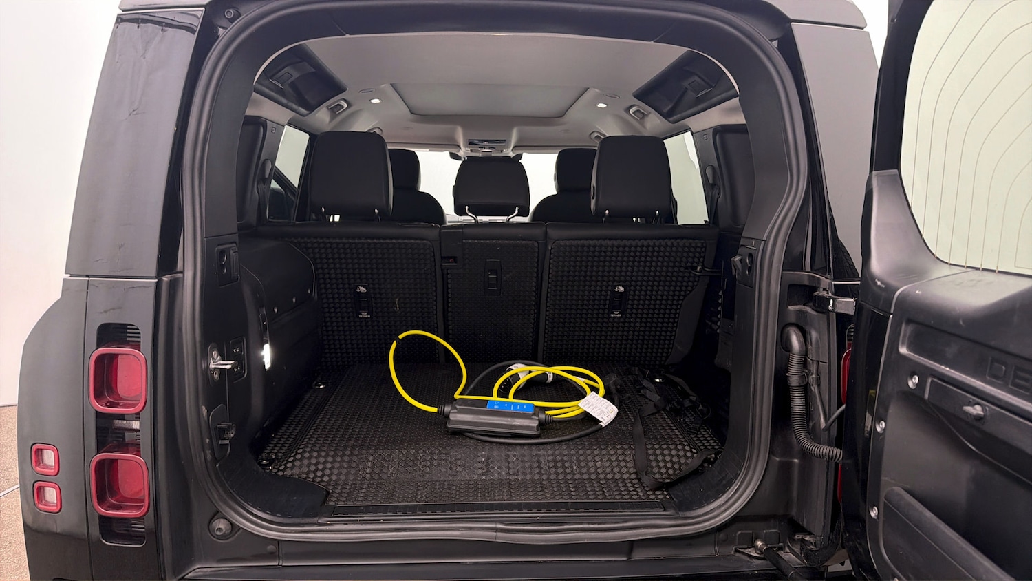 Used Land Rover Defender 2024 for sale - 77965766: Photo 16