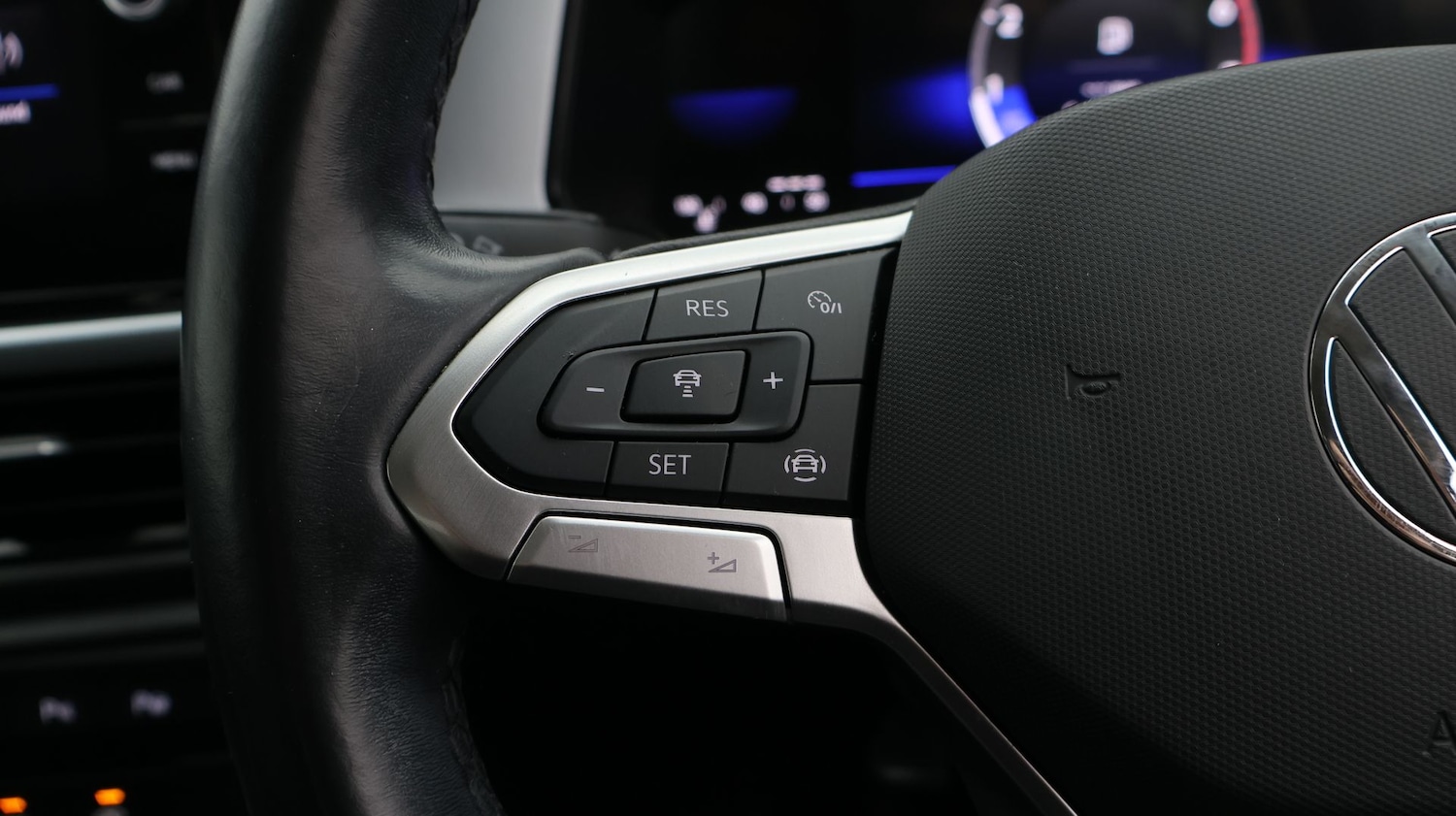 Used Volkswagen T-Roc 2023 for sale - 77746140: Photo 24