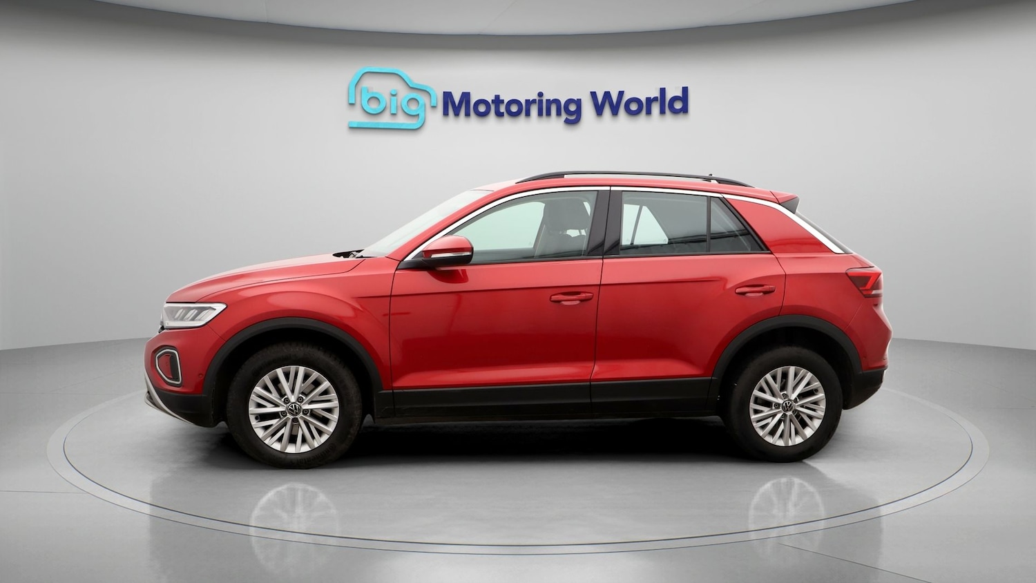 Used Volkswagen T-Roc 2023 for sale - 77746140: Photo 4