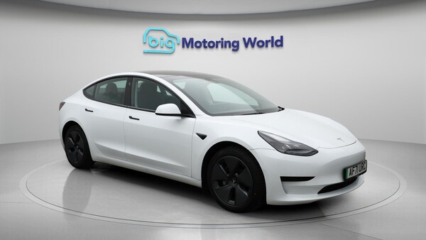 Used Tesla Model 3 2021 for sale - 76327369: Photo 2