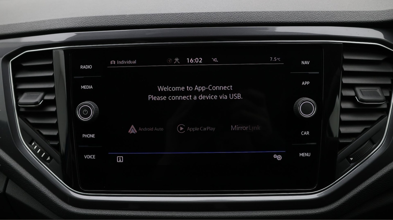 Used Volkswagen T-Roc 2021 for sale - 77541764: Photo 25