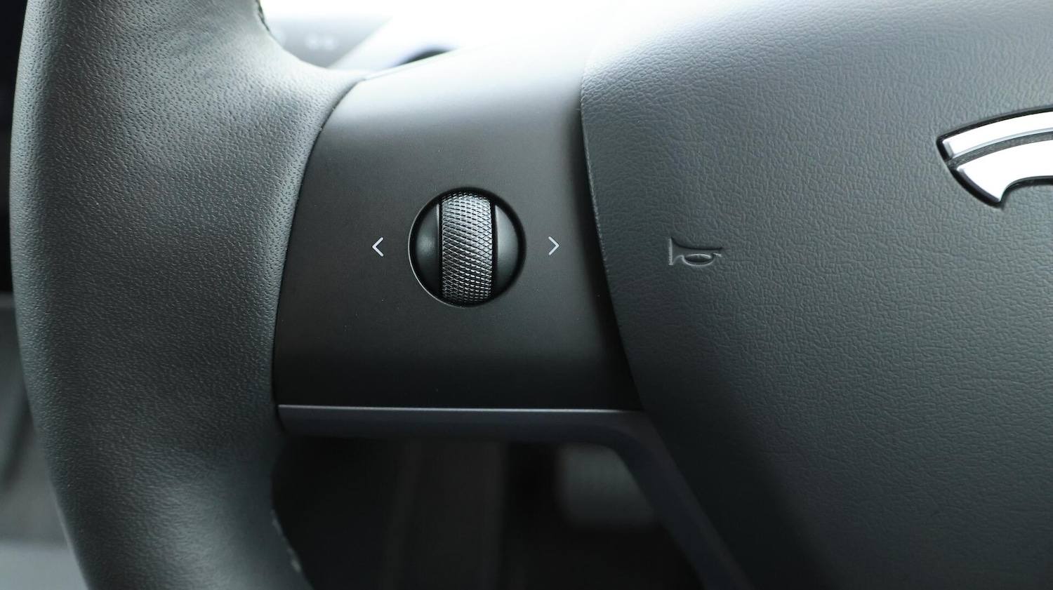 Used Tesla Model Y 2023 for sale - 76043369: Photo 24