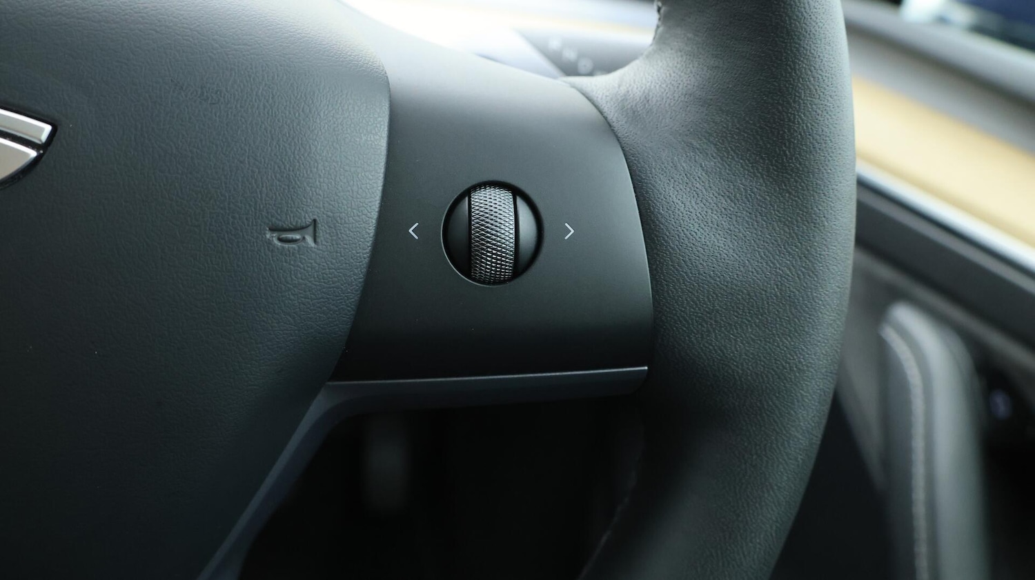 Used Tesla Model Y 2023 for sale - 76043369: Photo 25
