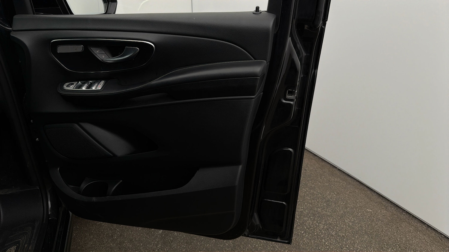 Used Mercedes-Benz V-Class 2023 for sale - 78031499: Photo 14