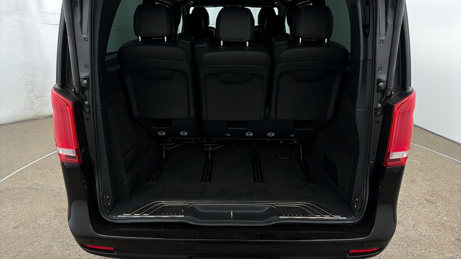 Used Mercedes-Benz V-Class 2023 for sale - 78031499: Photo 16