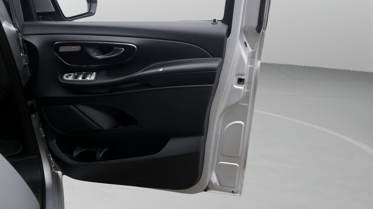 Used Mercedes-Benz V-Class 2023 for sale - 77403433: Photo 15