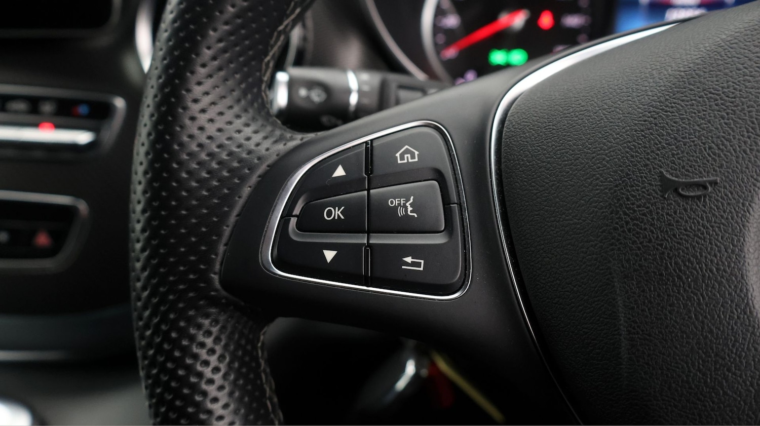 Used Mercedes-Benz V-Class 2023 for sale - 77403433: Photo 26