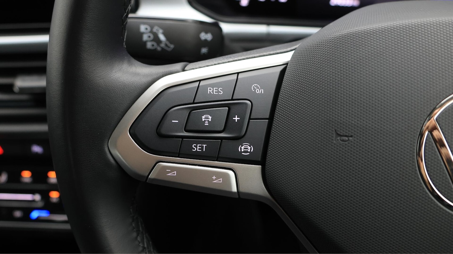 Used Volkswagen T-Roc 2023 for sale - 76433220: Photo 24