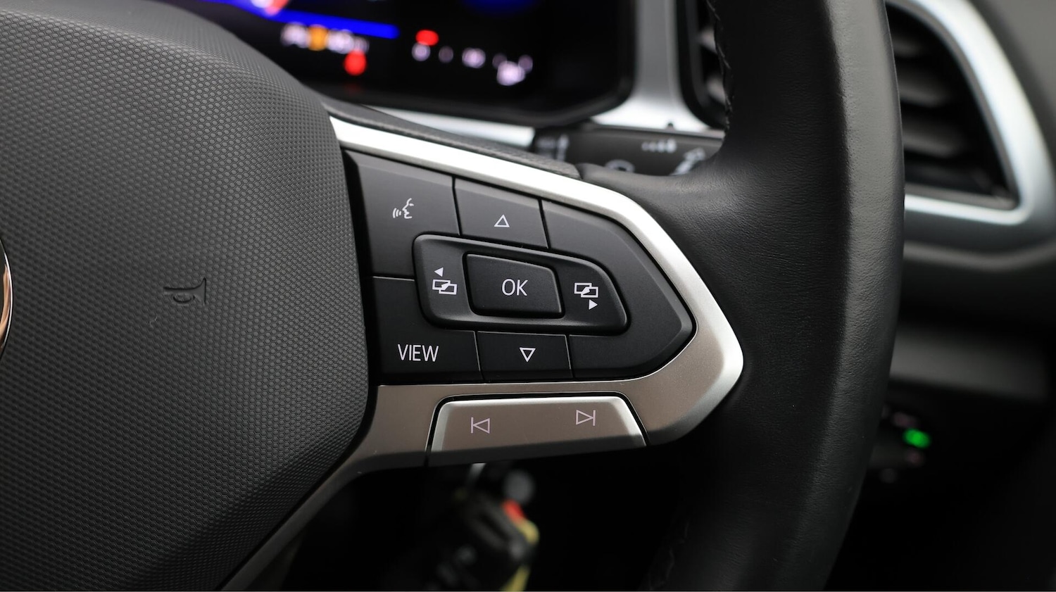 Used Volkswagen T-Roc 2023 for sale - 76433220: Photo 25