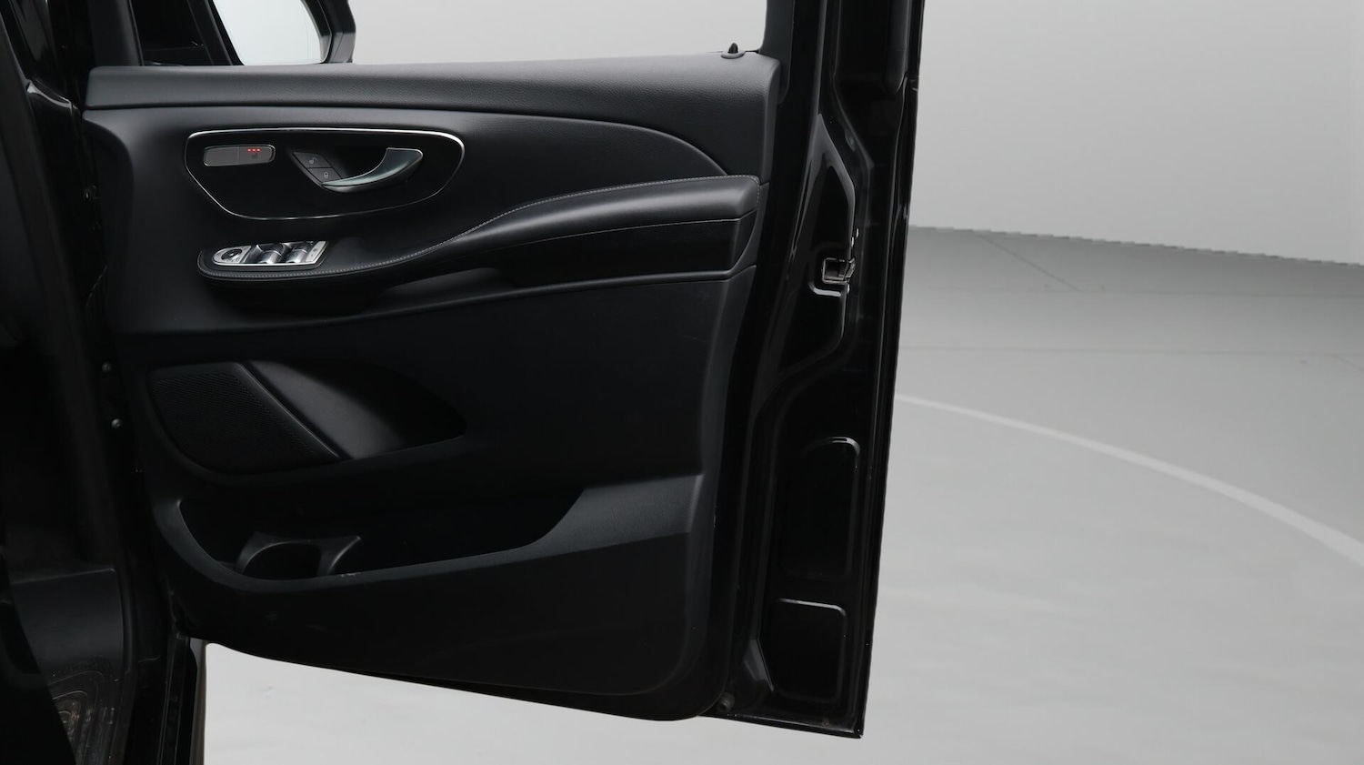 Used Mercedes-Benz V-Class 2023 for sale - 76484886: Photo 16