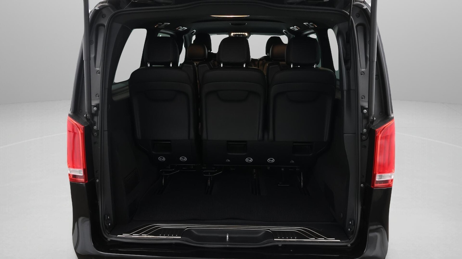 Used Mercedes-Benz V-Class 2023 for sale - 76484886: Photo 18