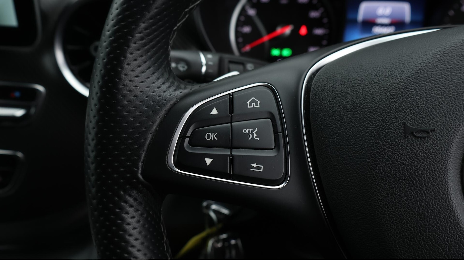 Used Mercedes-Benz V-Class 2023 for sale - 76484886: Photo 26