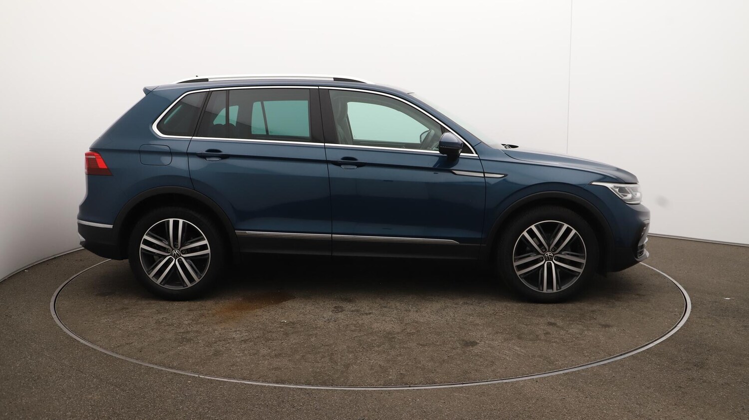 Used Volkswagen Tiguan 2021 for sale - 76151515: Photo 52