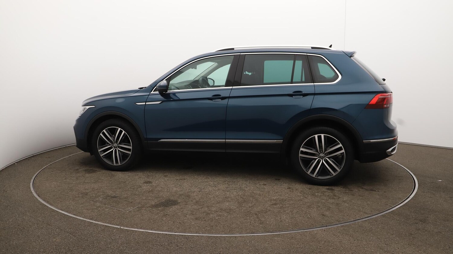 Used Volkswagen Tiguan 2021 for sale - 76151515: Photo 61