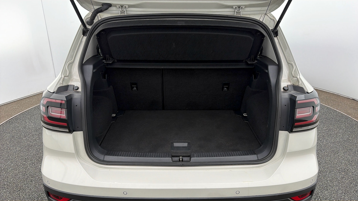 Used Volkswagen T-Cross 2023 for sale - 78176677: Photo 16