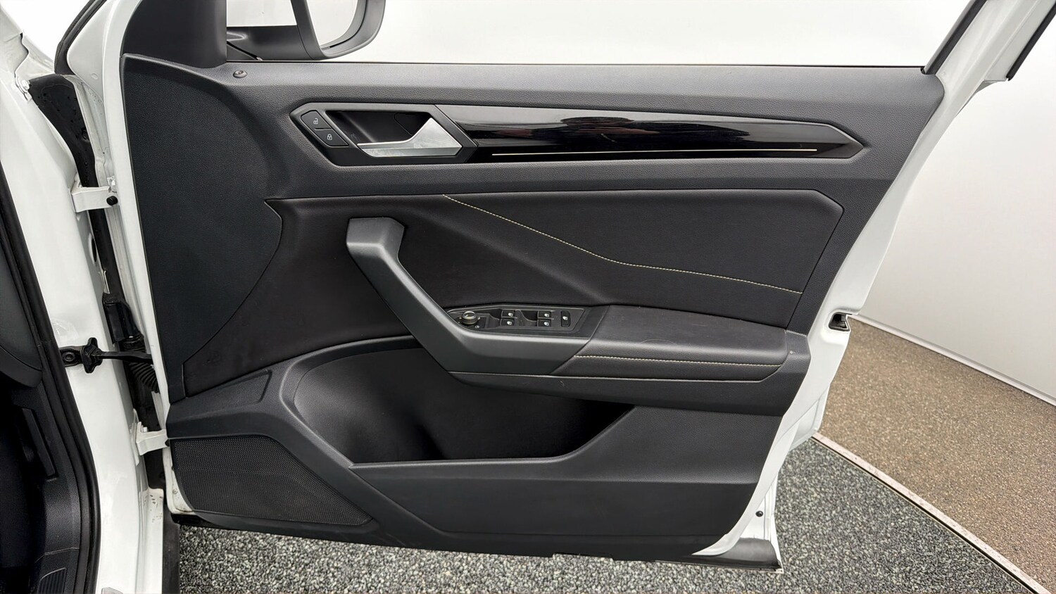 Used Volkswagen T-Roc 2022 for sale - 78163726: Photo 14